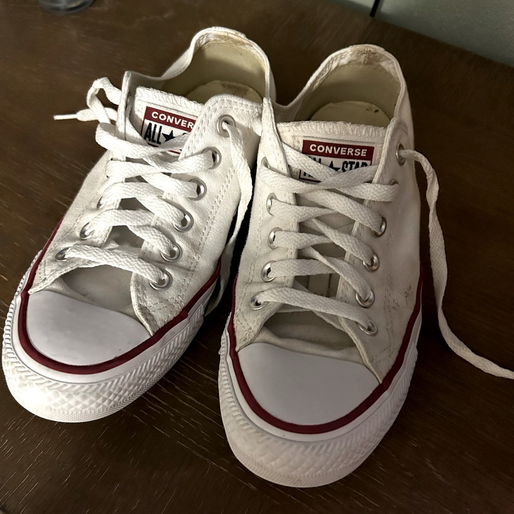 White low top converse, women’s size 7.5 gently worn
